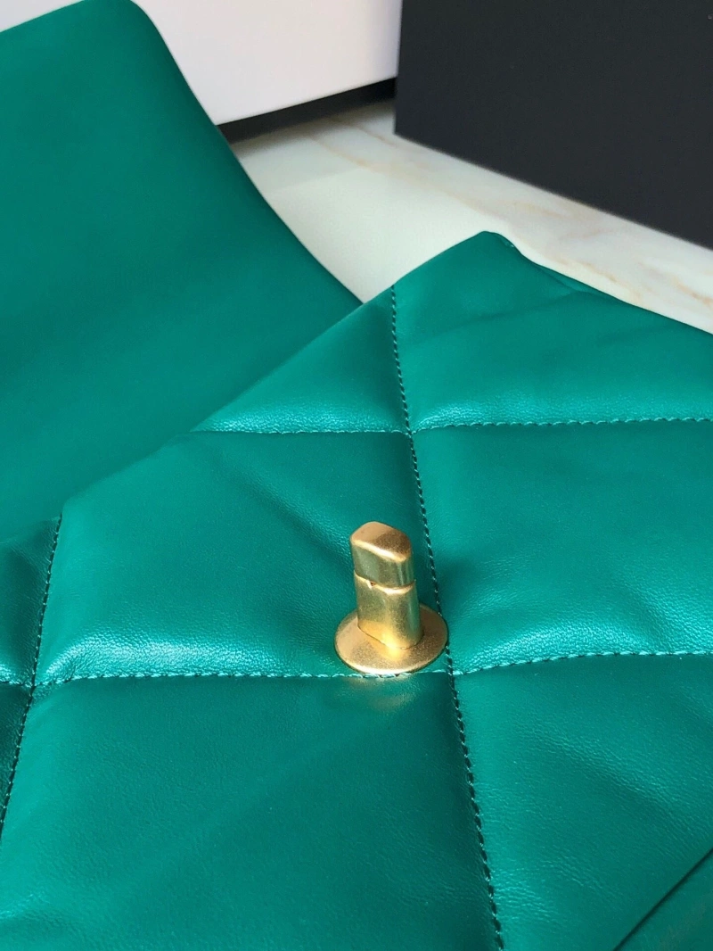 Chanel 19 Bags 4016A-0050