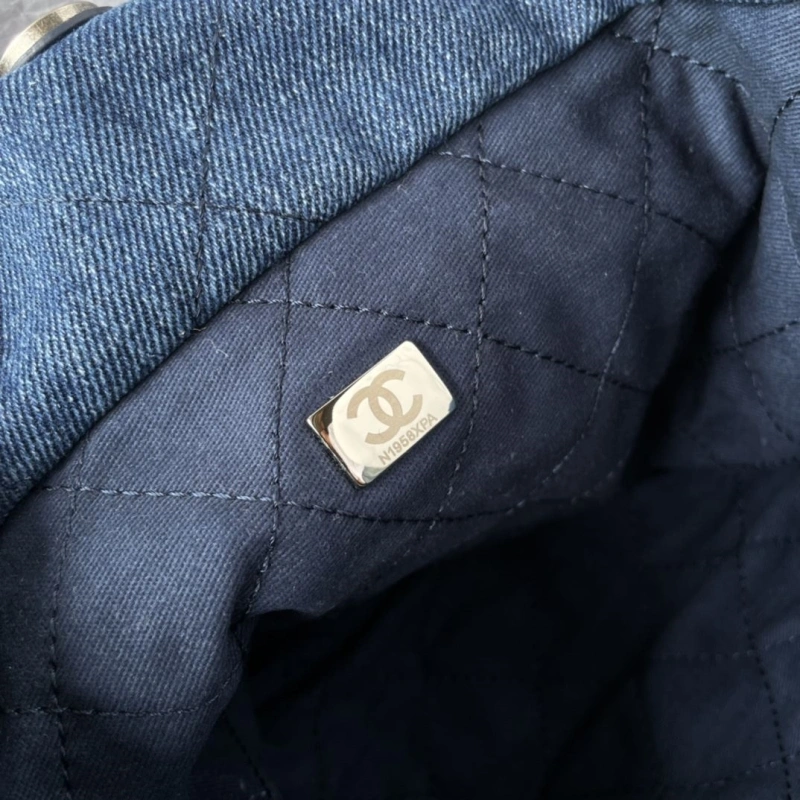 Chanel Shopping Bags 4017-0382