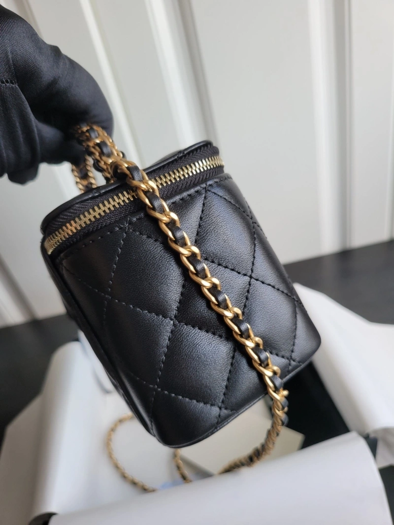 Chanel Cosmetic Bags 4017-0676