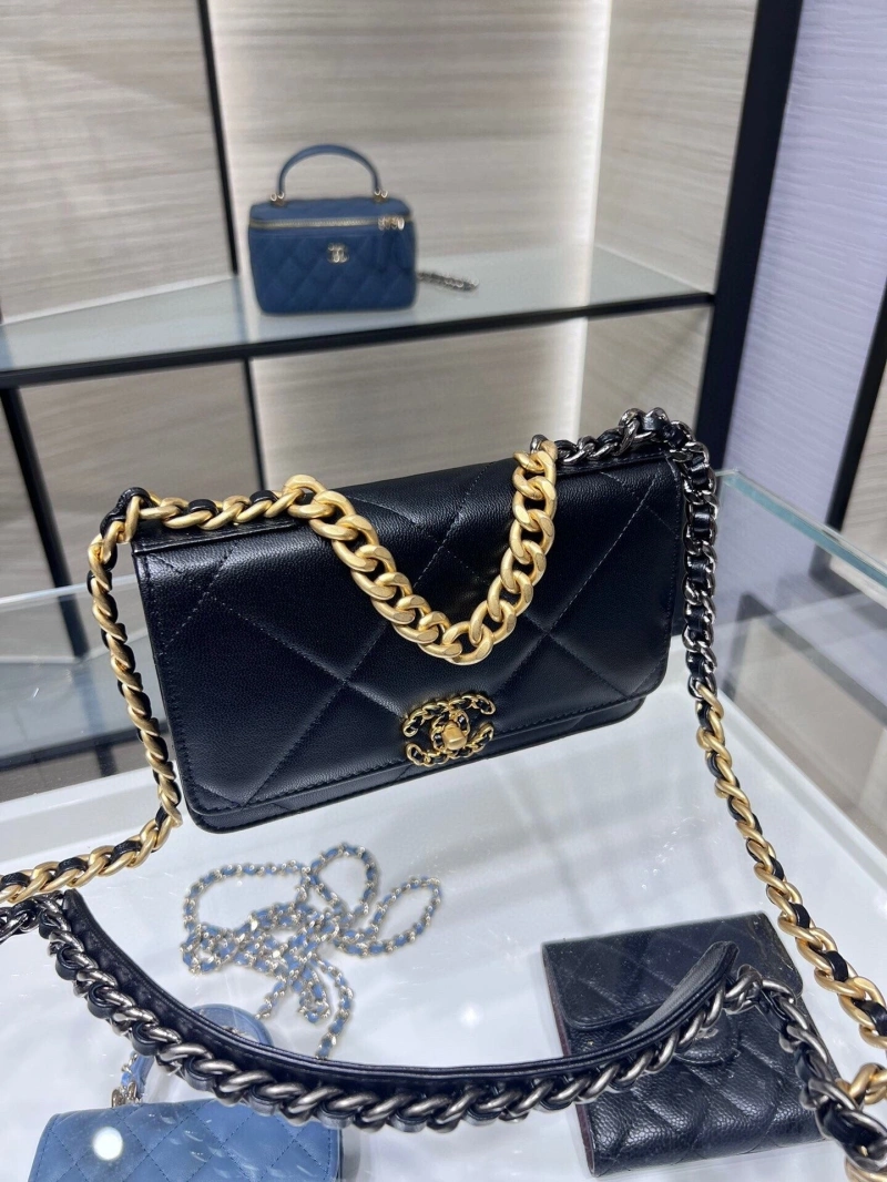 Chanel 19 Bags 4017-0694