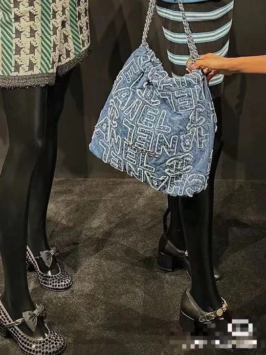 Chanel Shopping Bags 4017-0757