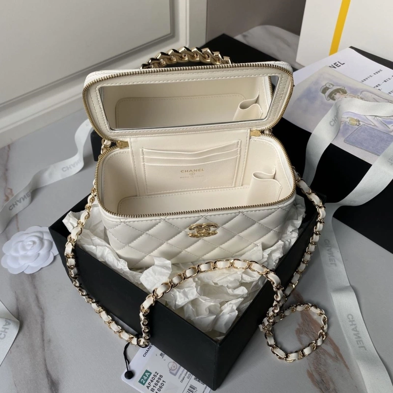 Chanel Cosmetic Bags 4017-0837