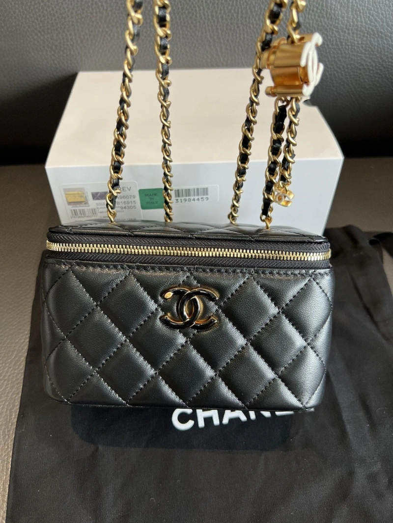 Chanel Cosmetic Bags 4017-0886