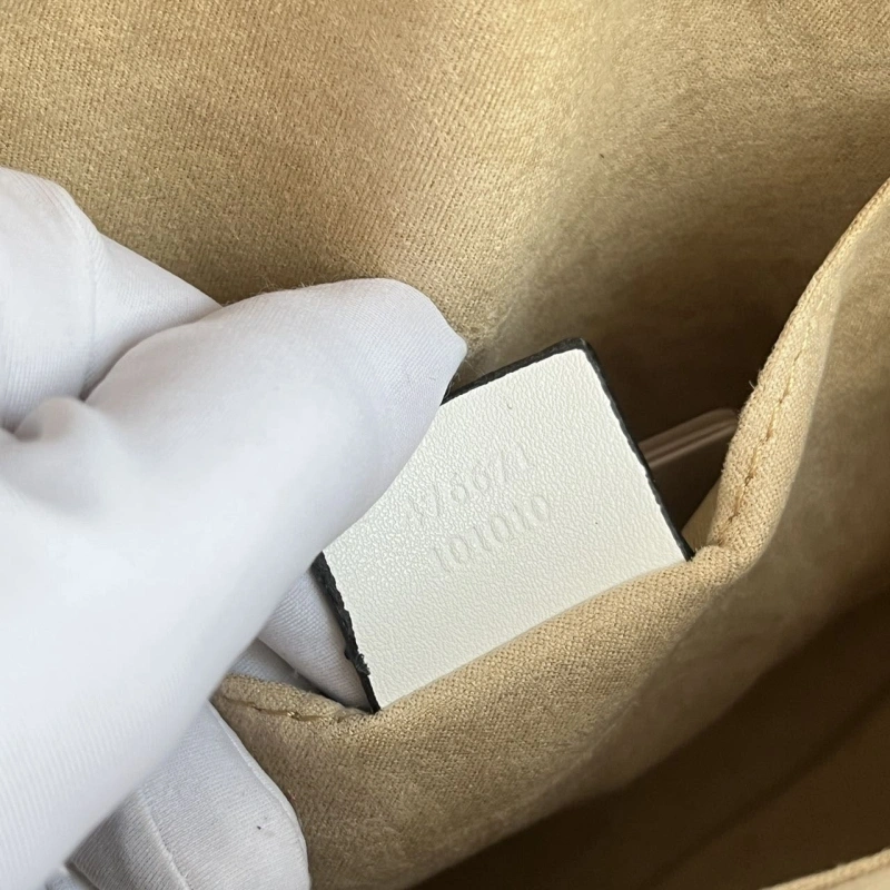 Gucci Backpacks 4032-0411