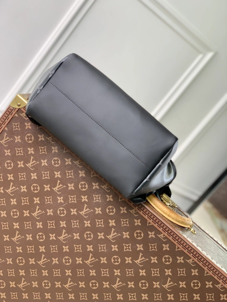 LV Backpacks 4048A-0015