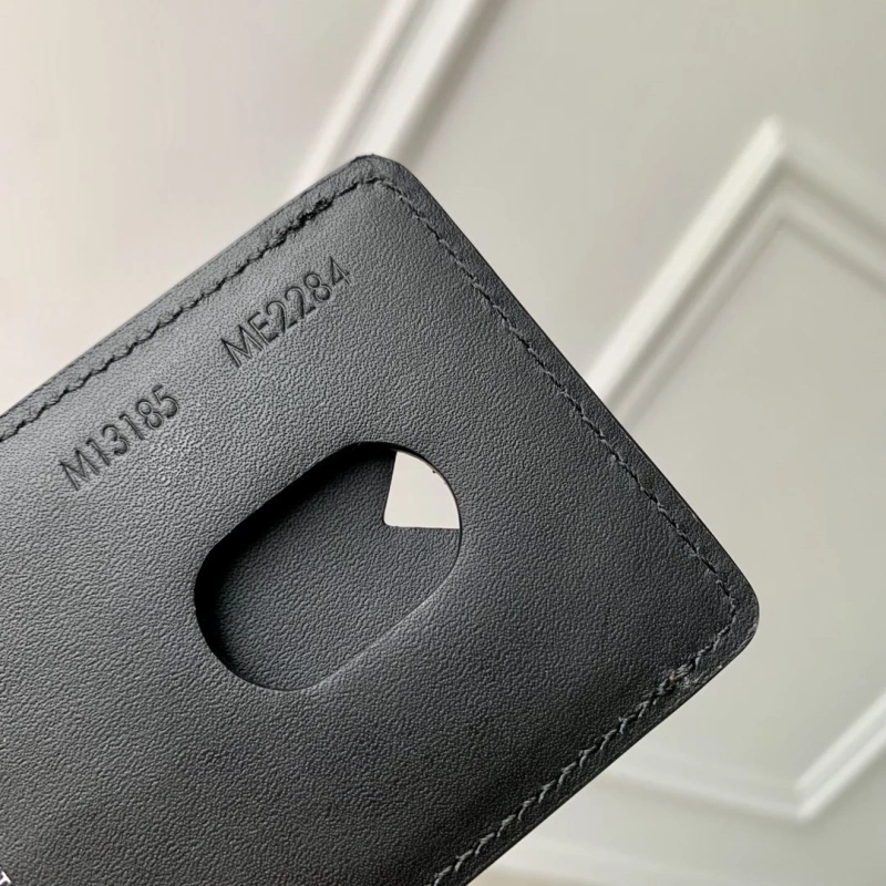 LV Wallets 4048A-0069