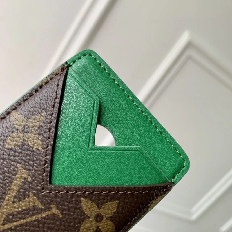 LV Wallets 4048A-0071