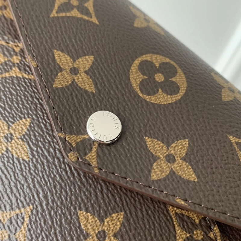 LV Wallets 4048A-0076