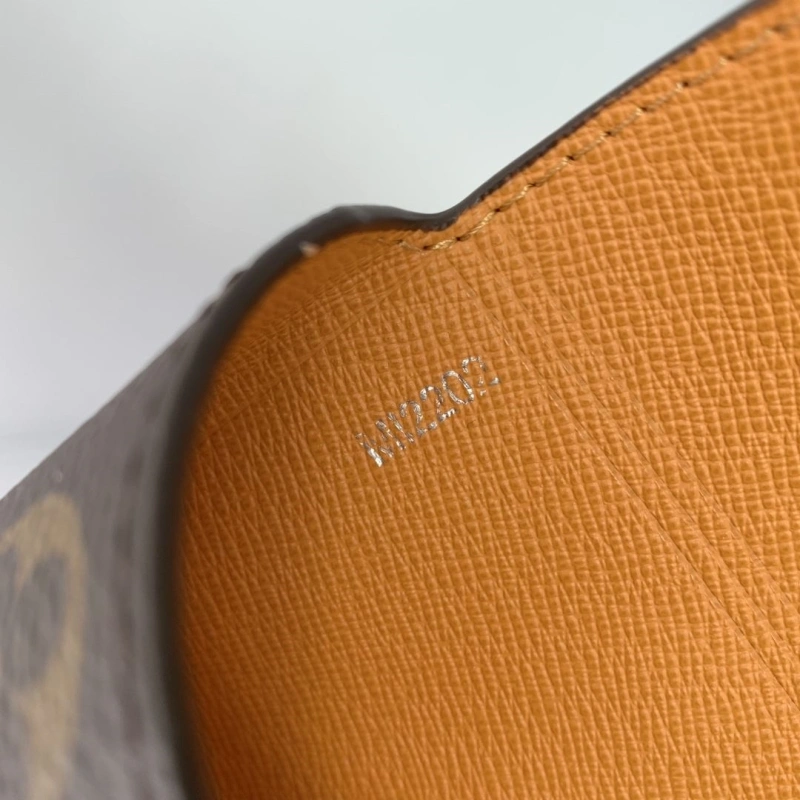 LV Wallets 4048A-0078