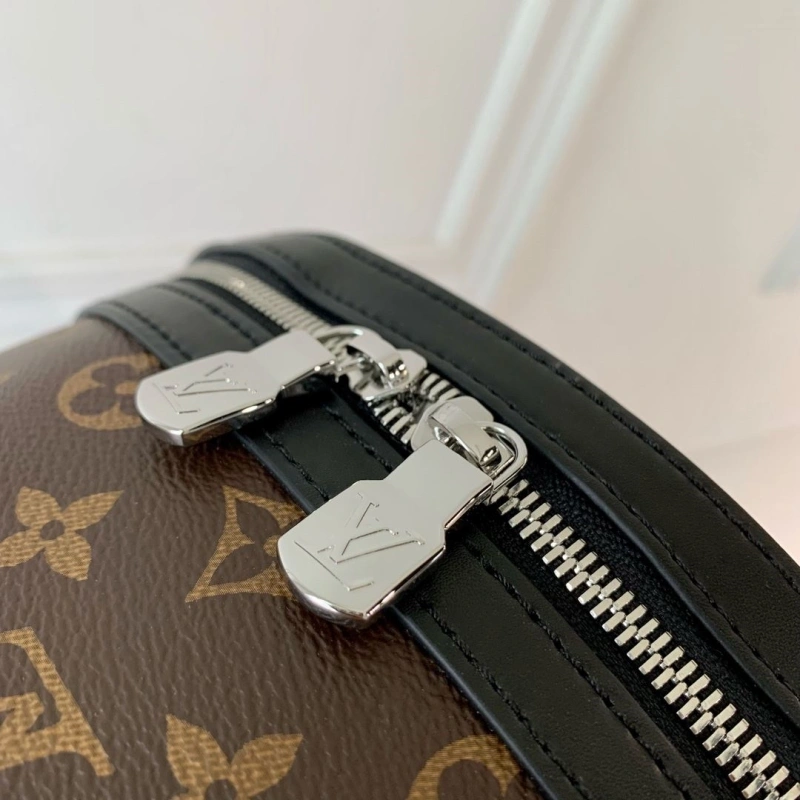 LV Backpacks 4048A-0082