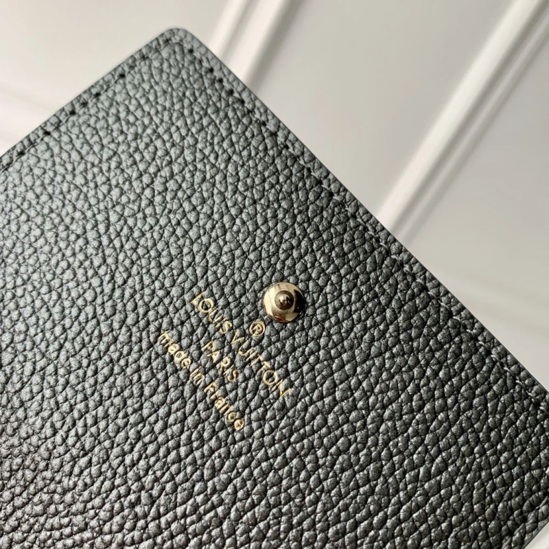 LV Wallets 4048A-0097