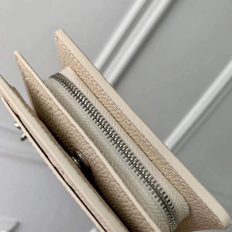 LV Wallets 4048A-0107