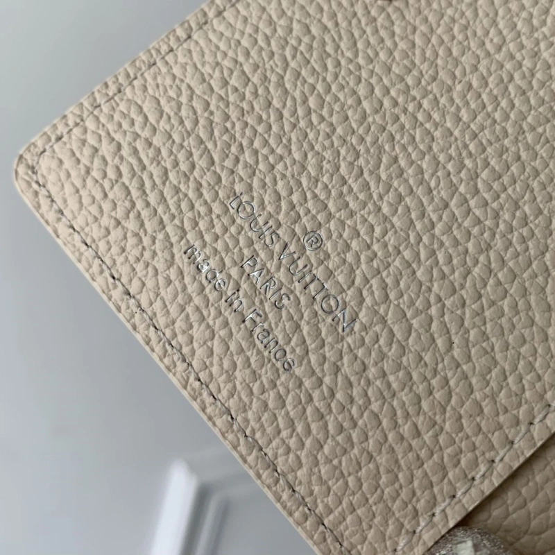 LV Wallets 4048A-0107