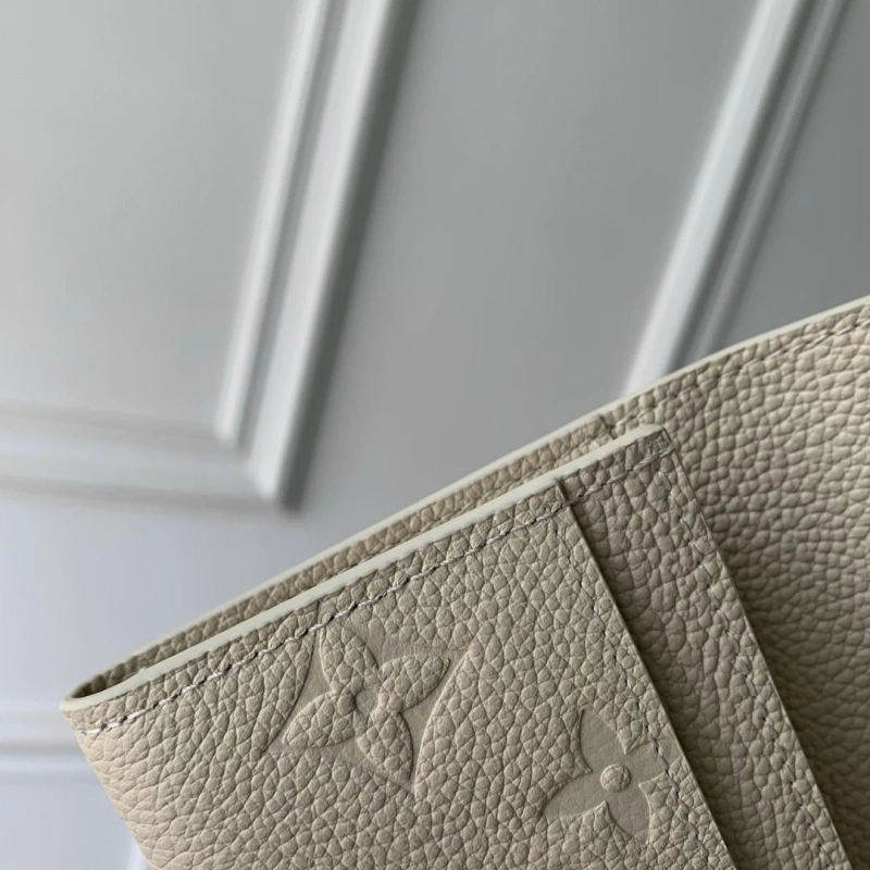 LV Wallets 4048A-0109