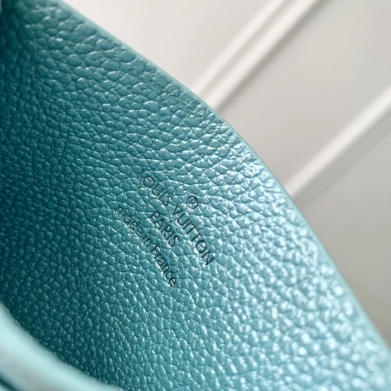 LV Wallets 4048A-0131