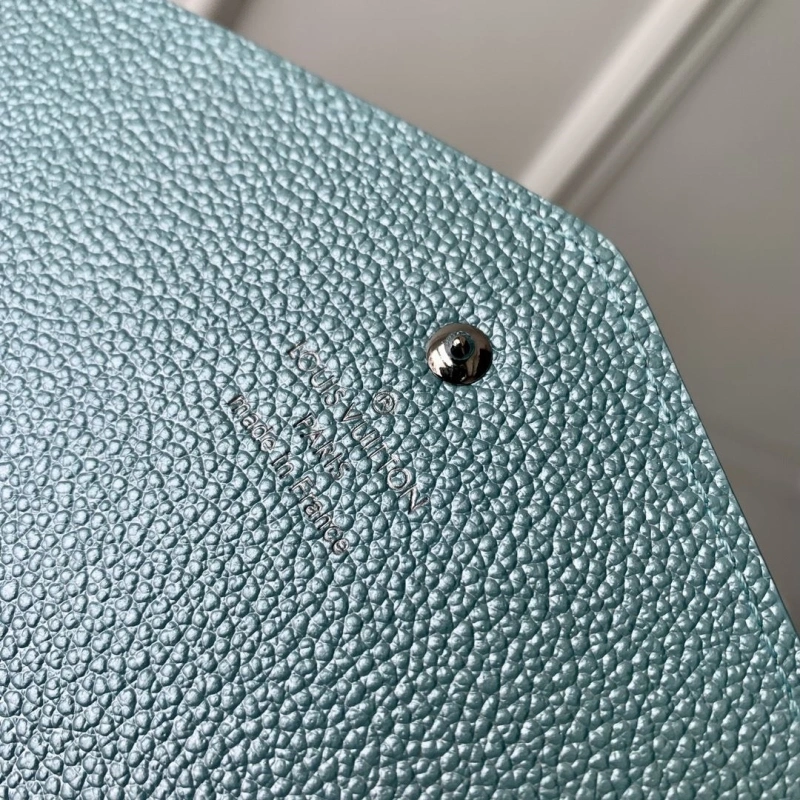 LV Wallets 4048A-0136