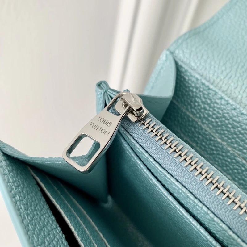 LV Wallets 4048A-0136