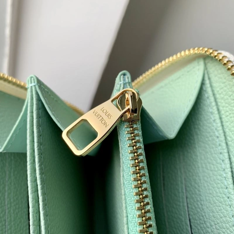 LV Wallets 4048F-0084