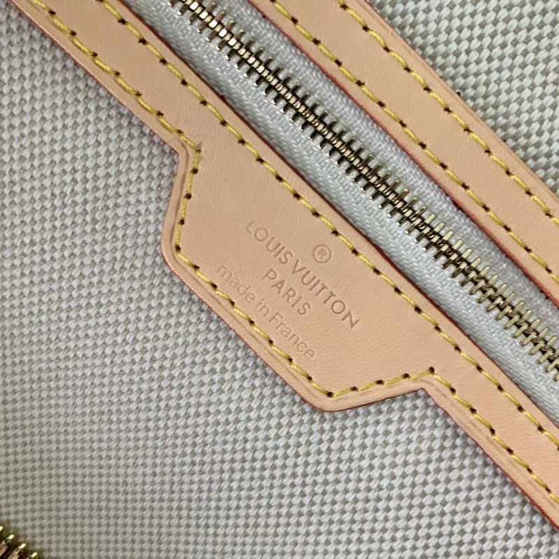 LV Travel Bags 4048I-0046