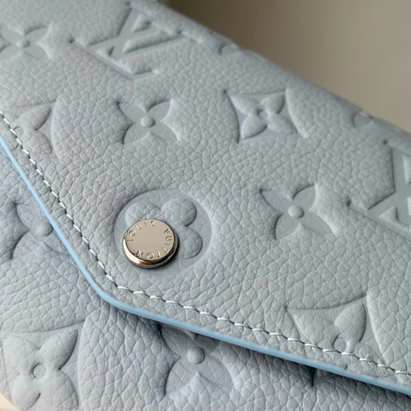 LV Wallets 4048I-0441