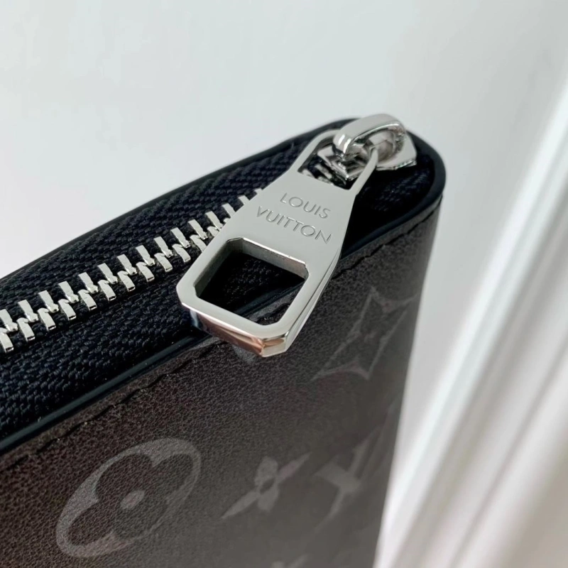 LV Wallets 4048I-0487