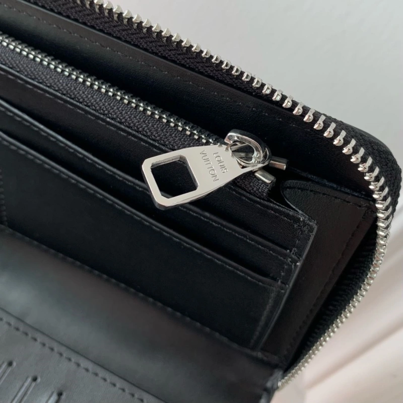 LV Wallets 4048I-0487