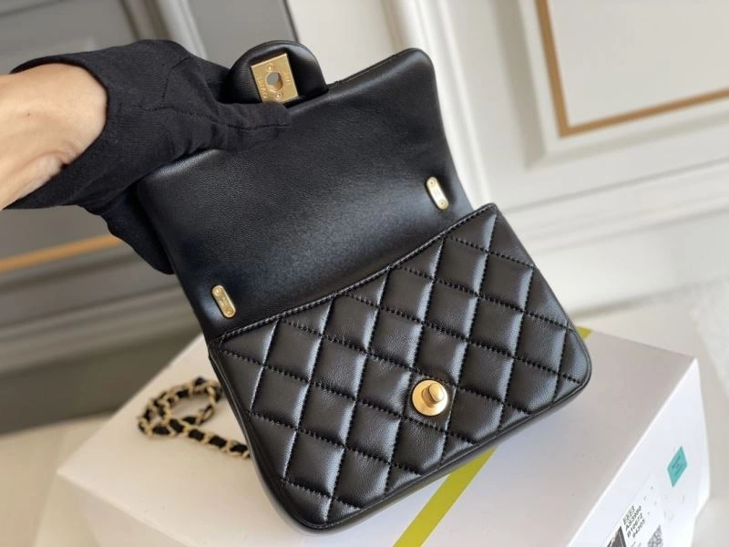 Chanel 19 Bags 4049C-0250