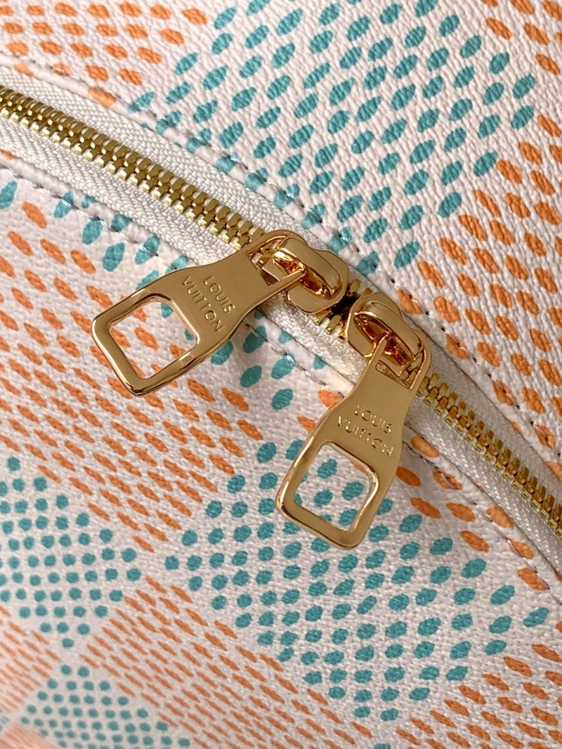 LV Backpacks 4056D-0519