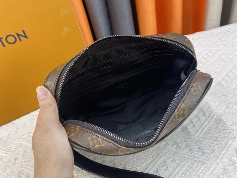 LV Clutch Bags 4081B-0522