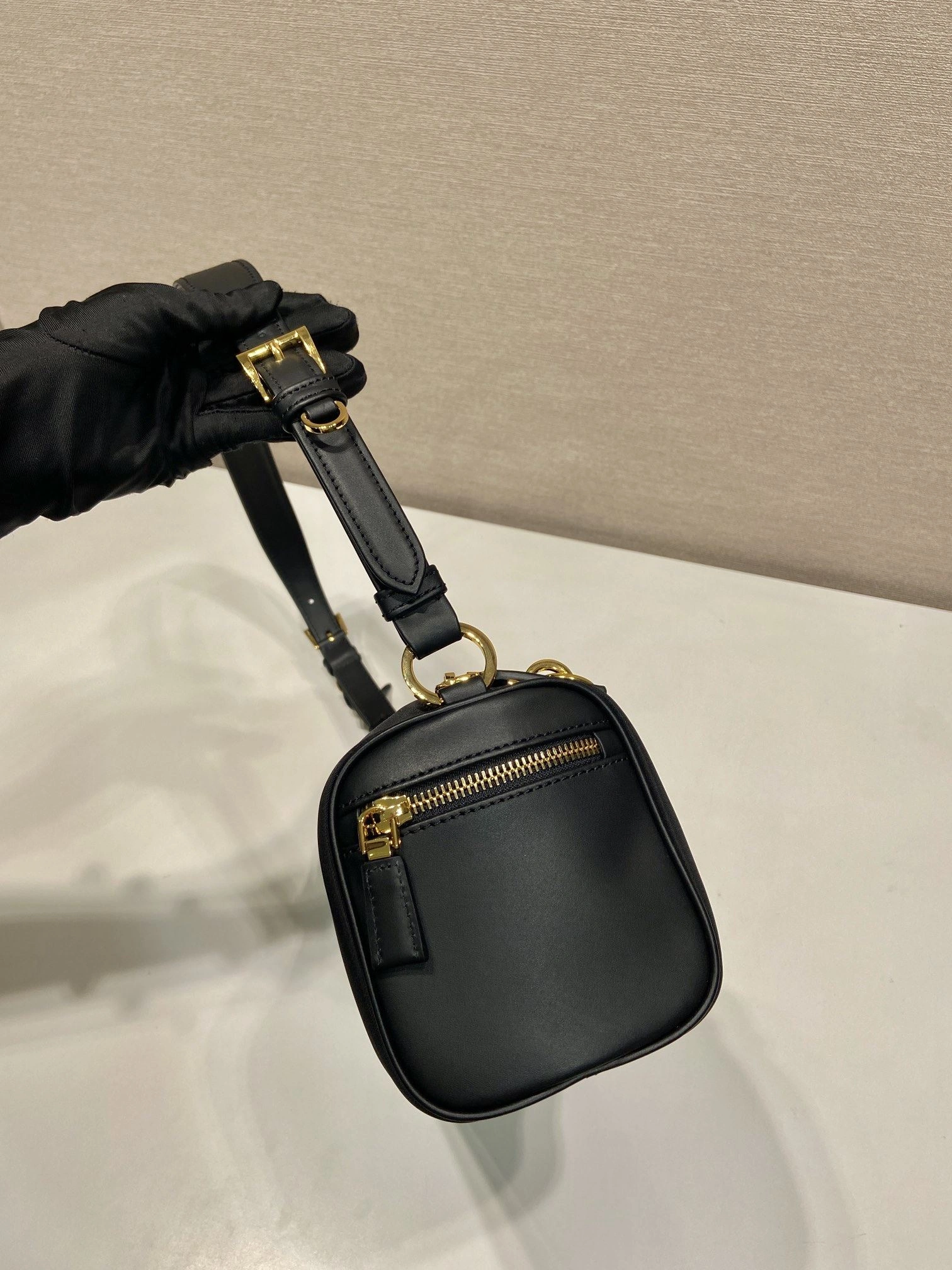 Prada Round Bags 4099A-0198