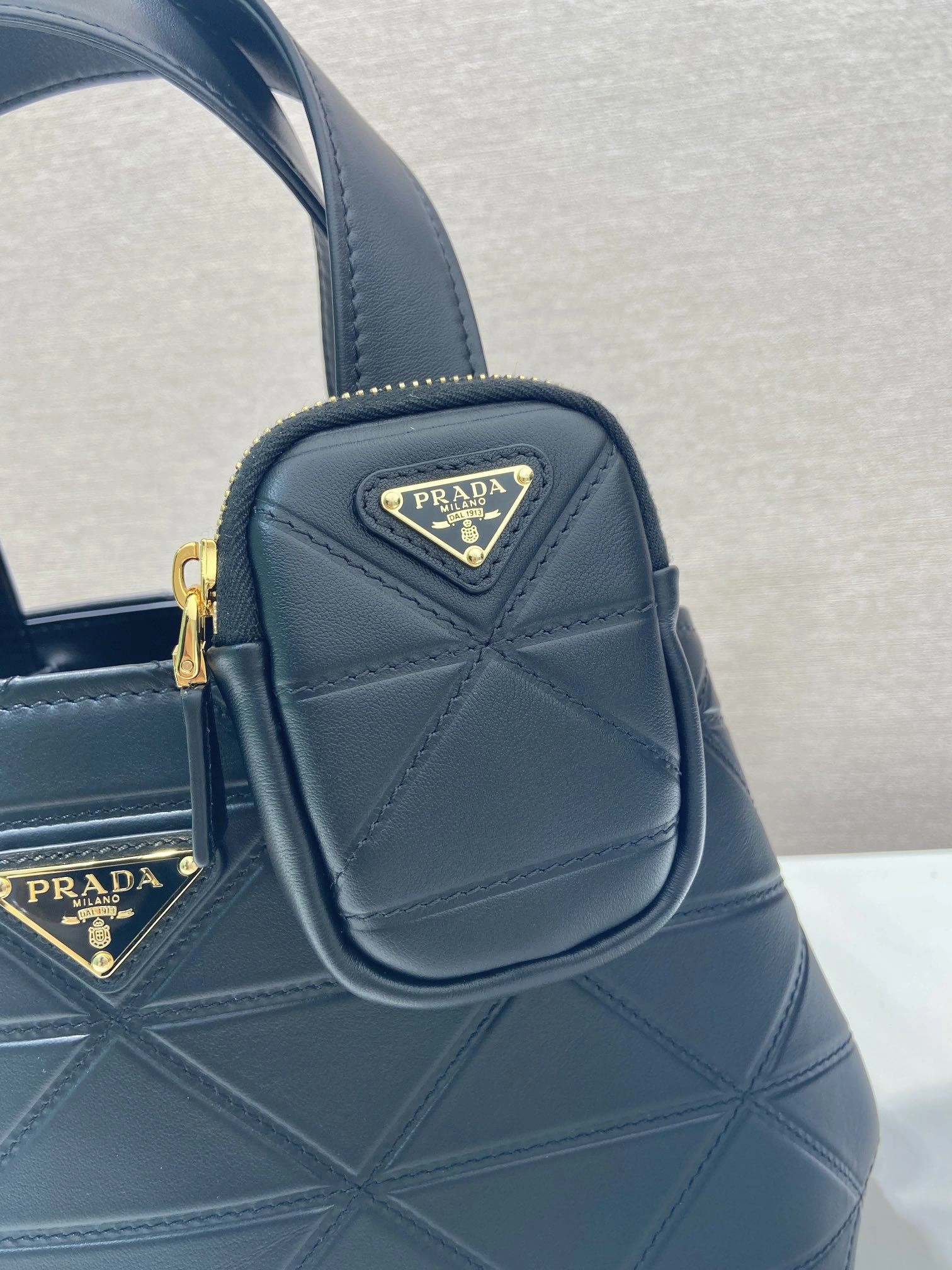 Prada Top Handle Bags 4099A-0203