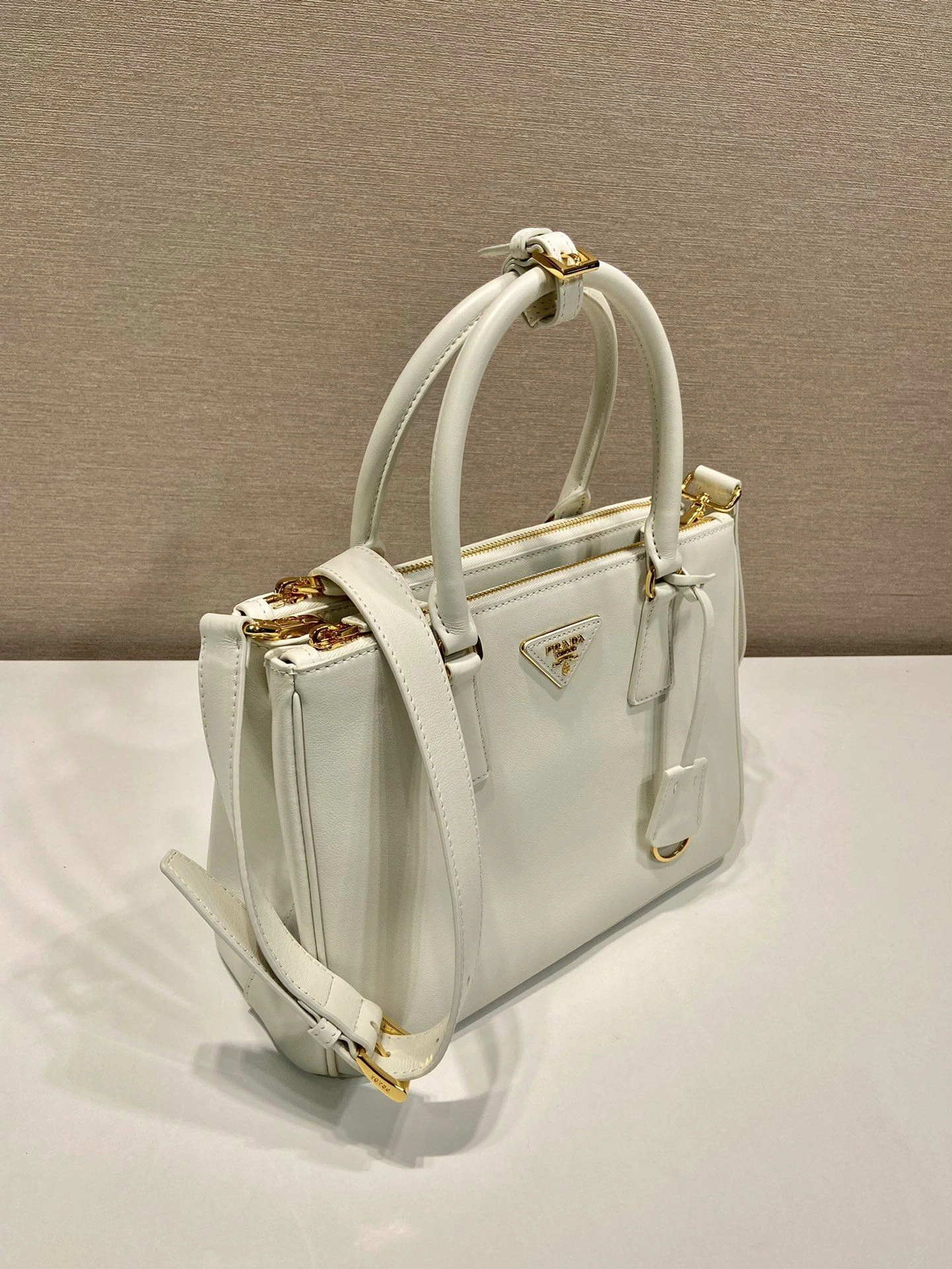 Prada Top Handle Bags 4099A-0210