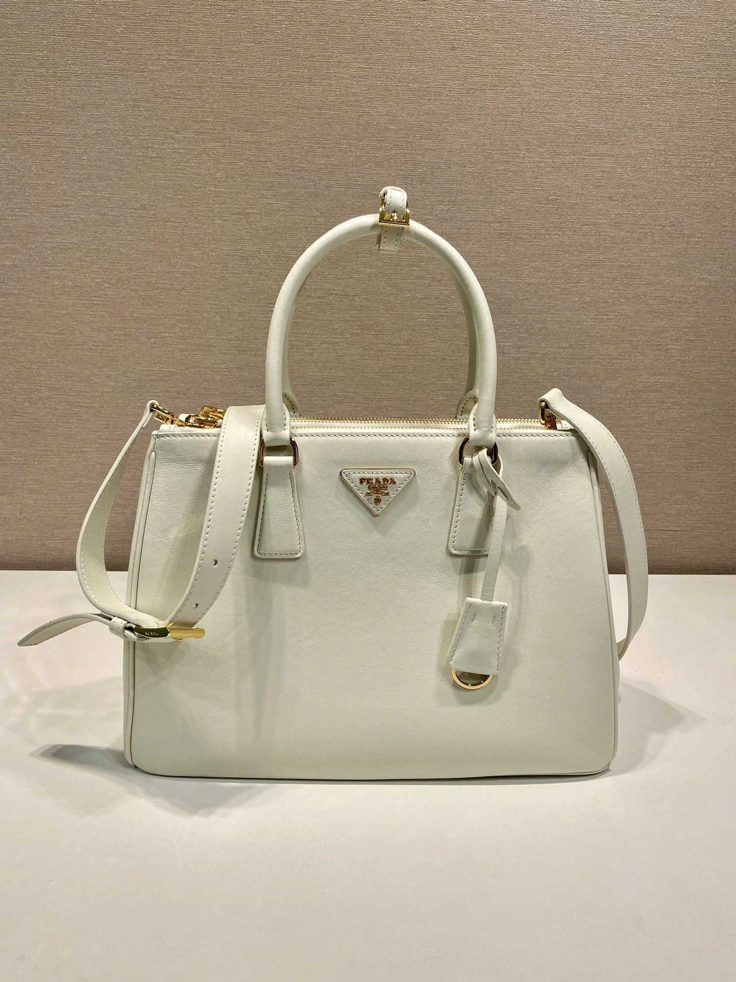 Prada Top Handle Bags 4099A-0211