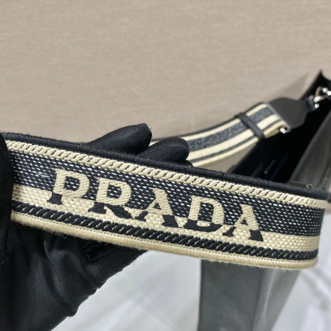 Prada Top Handle Bags 4099A-0218