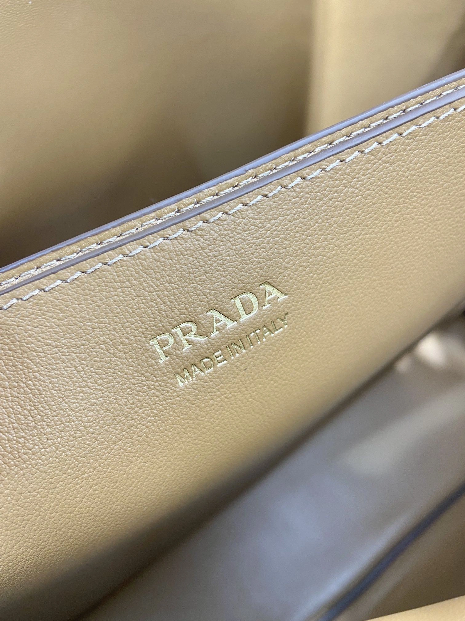 Prada Top Handle Bags 4099A-0279