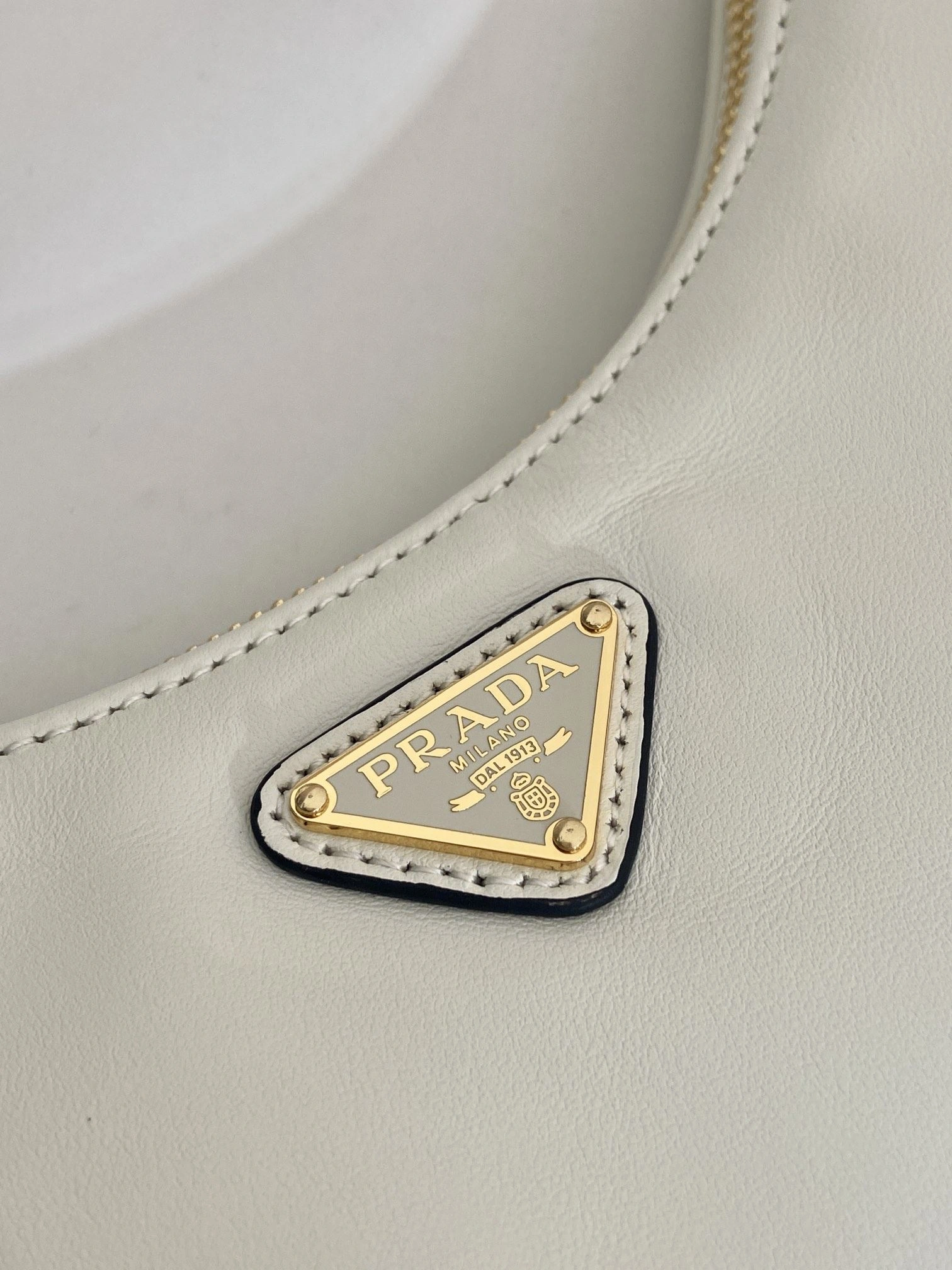 Prada Top Handle Bags 4099A-0301