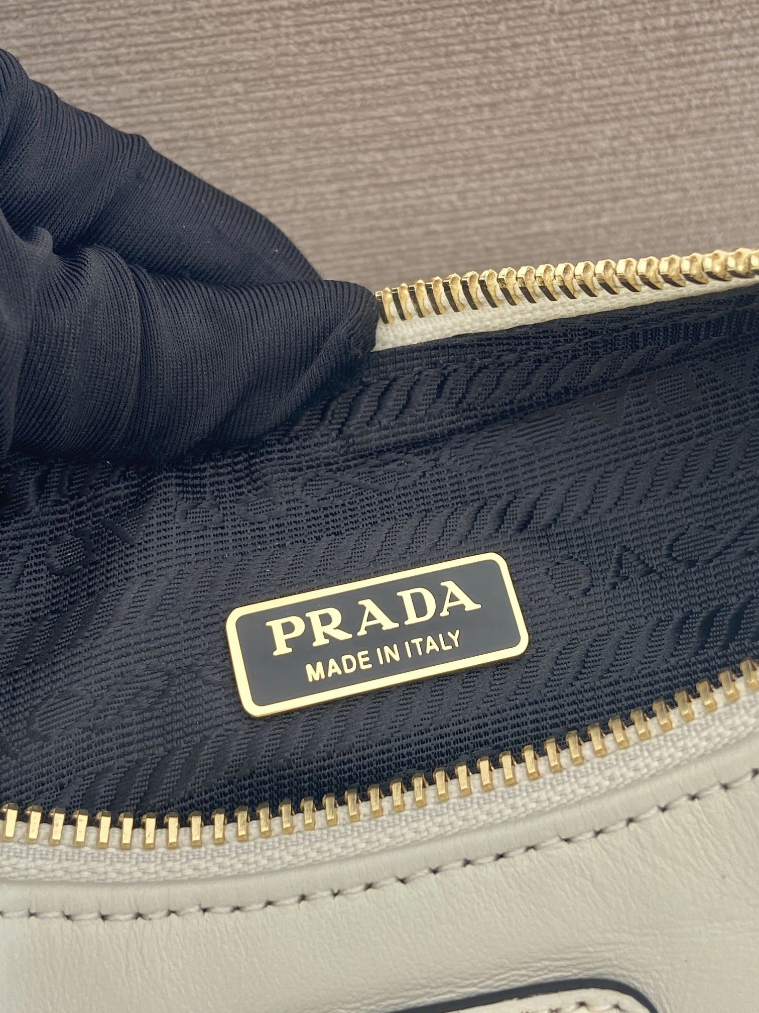 Prada Top Handle Bags 4099A-0301