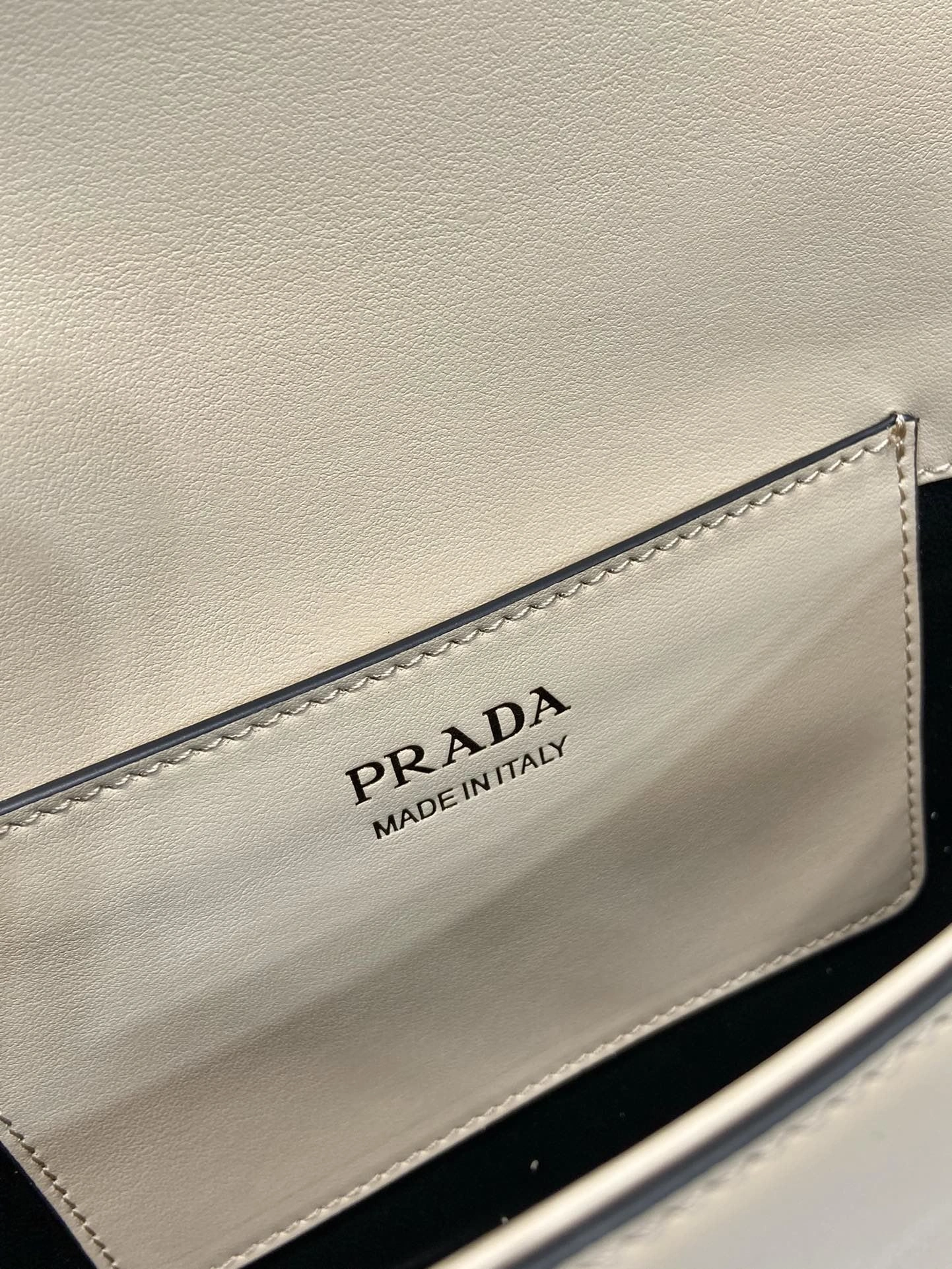 Prada Top Handle Bags 4099A-0336