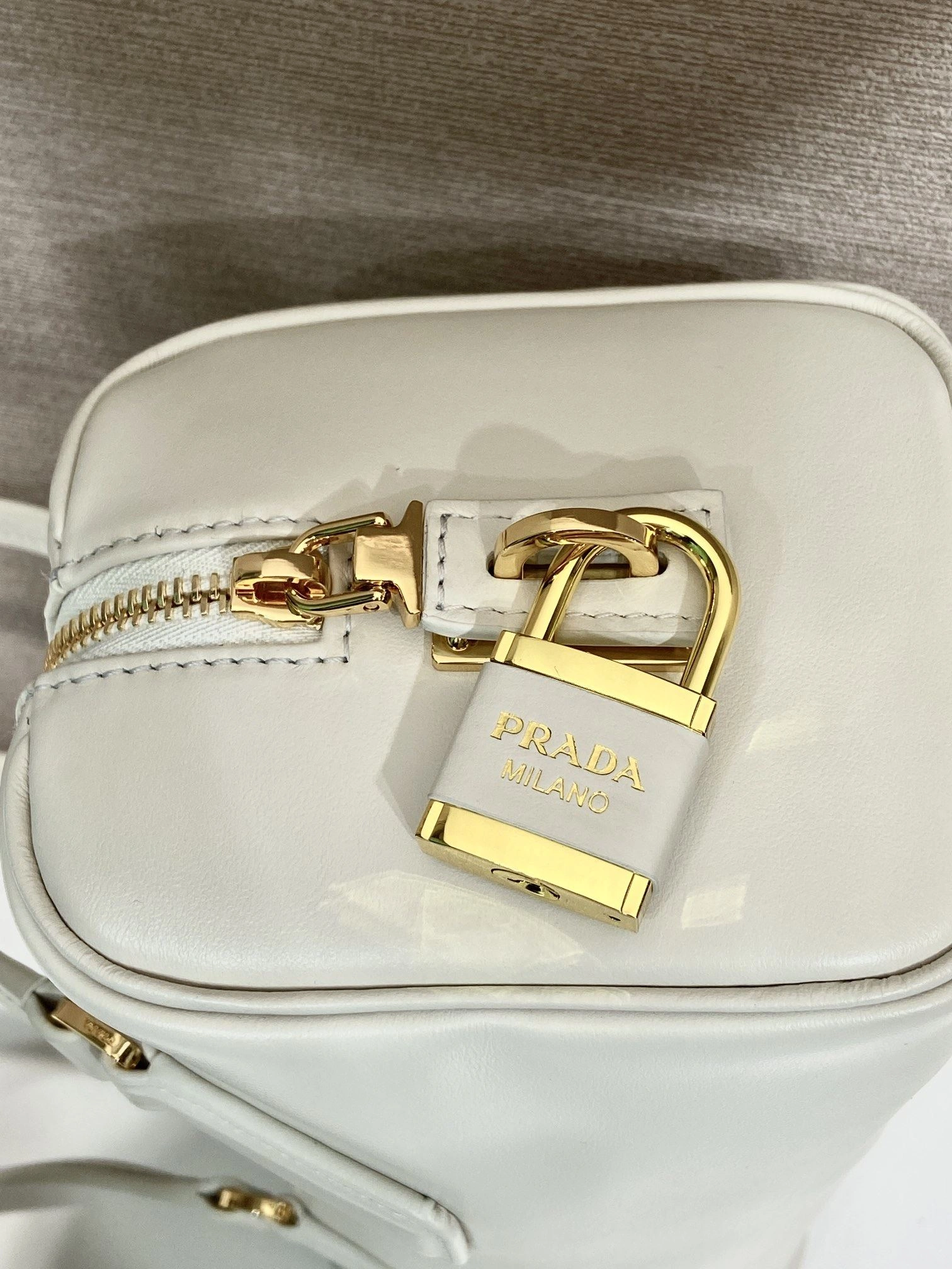 Prada Top Handle Bags 4099A-0454