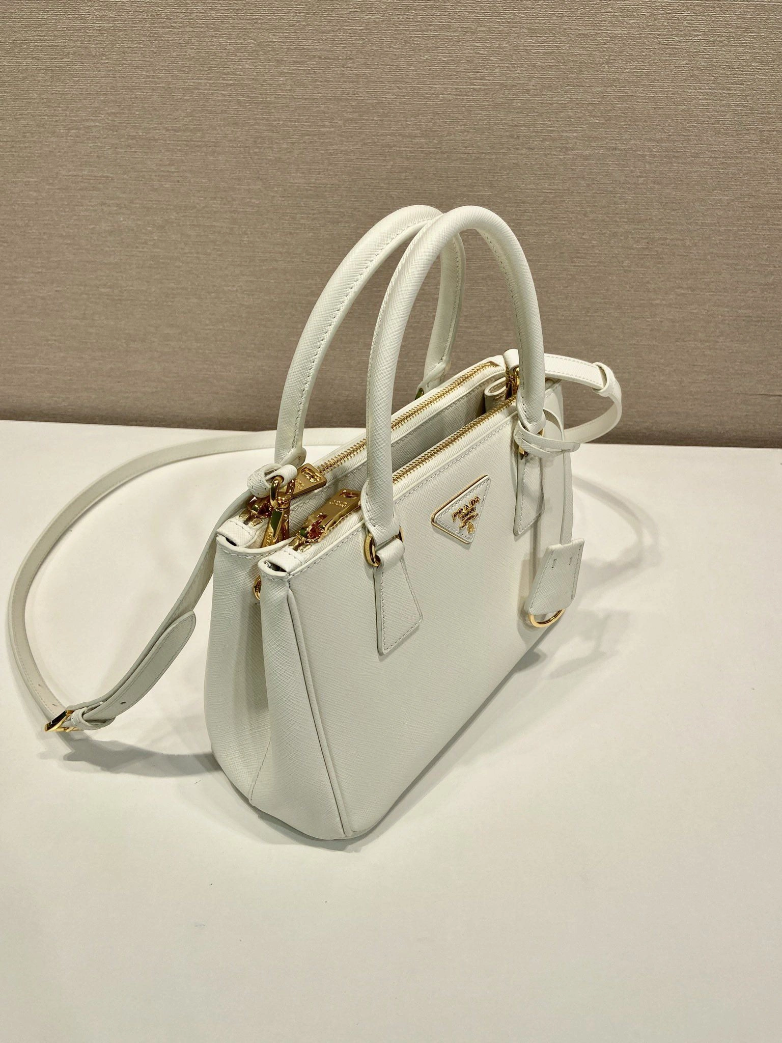 Prada Top Handle Bags 4099A-0537