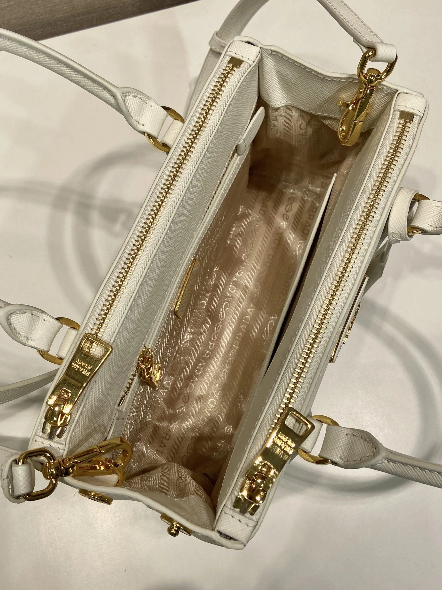 Prada Top Handle Bags 4099A-0537