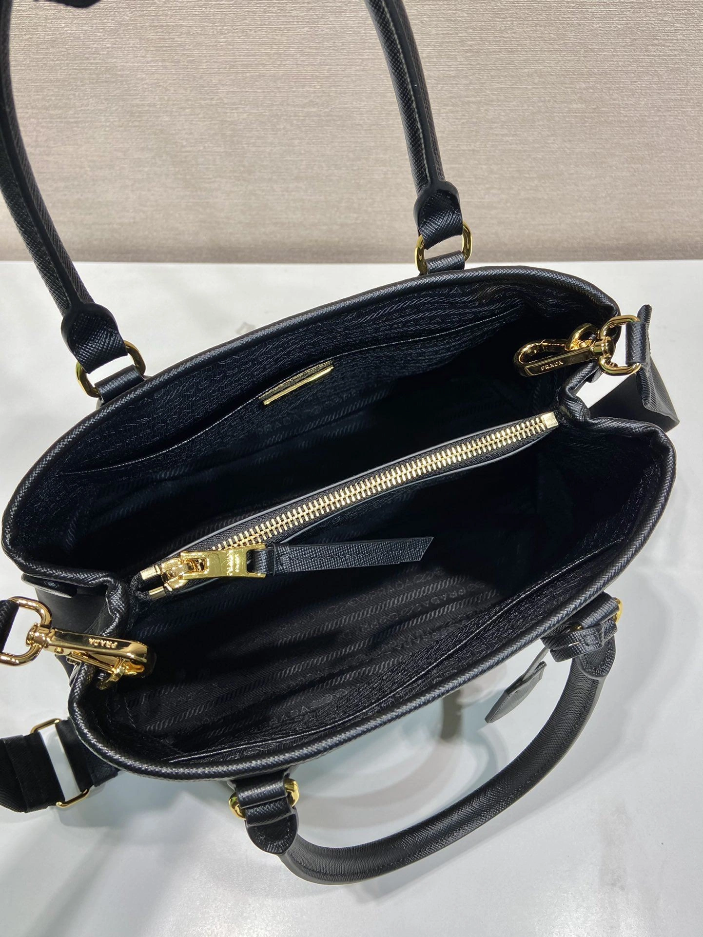 Prada Top Handle Bags 4099A-0559