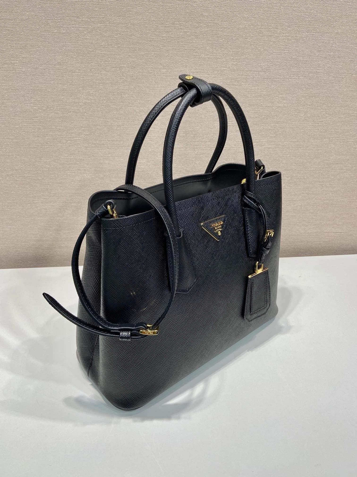 Prada Top Handle Bags 4099A-0582