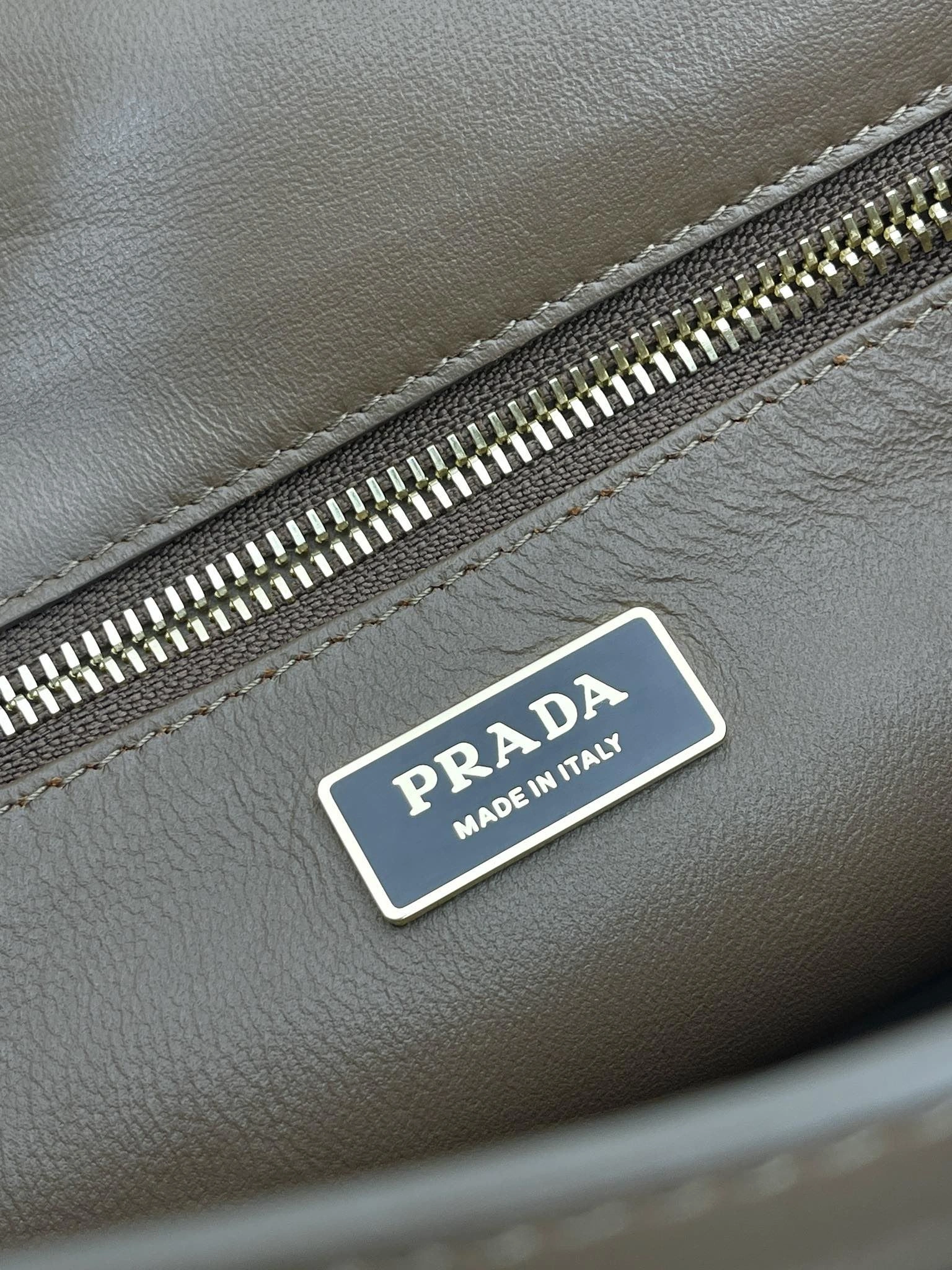 Prada Top Handle Bags 4099A-0673