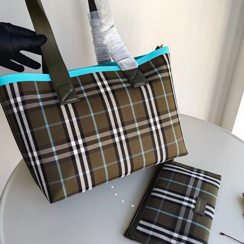 Burberry Shopping Bags 4115-0028