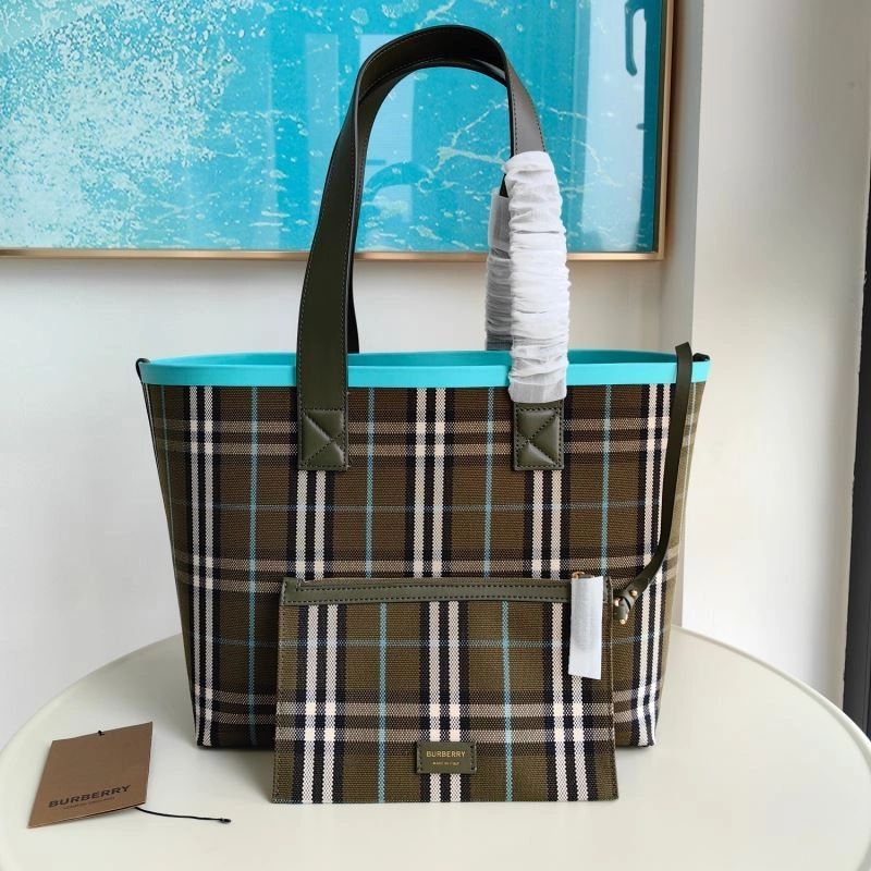 Burberry Shopping Bags 4115-0047