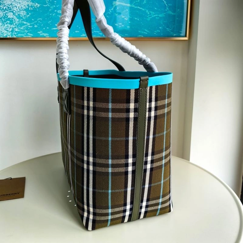 Burberry Shopping Bags 4115-0047