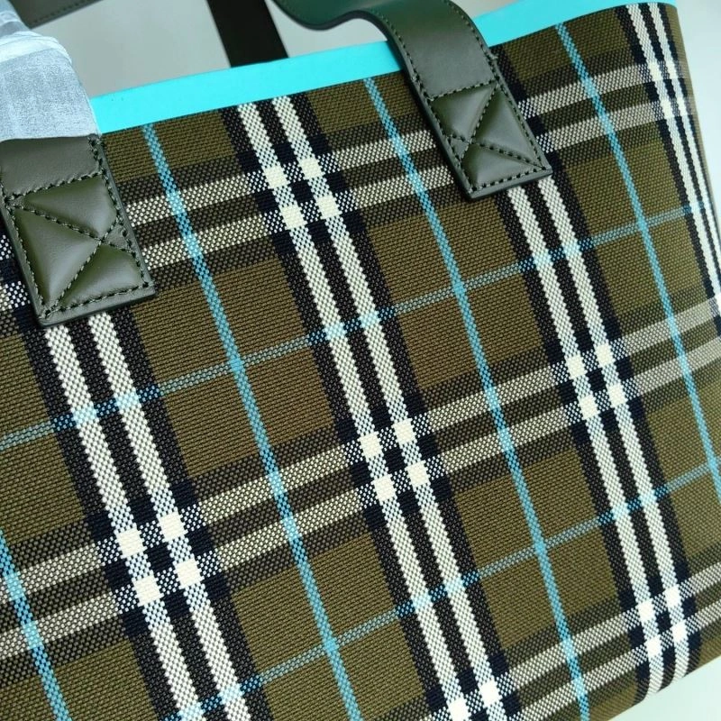 Burberry Shopping Bags 4115-0047