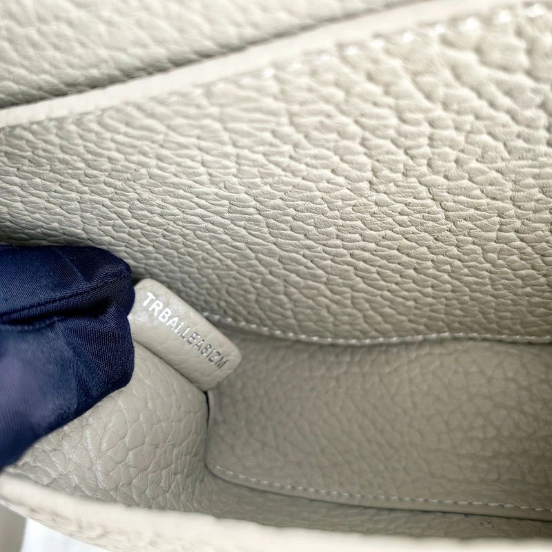 Burberry Top Handle Bags 4115A-0015