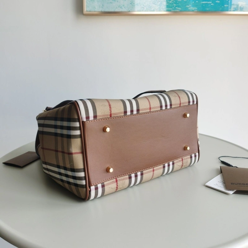 Burberry Shopping Bags 4140-0146